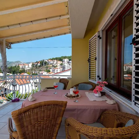 Anja With Garden, Balcony And Sea View, 3 Min Walk To The *
