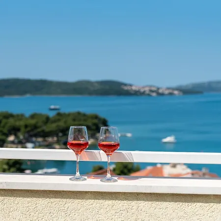 Apartmán Anja With Garden, Balcony And Sea View, 3 Min Walk To The