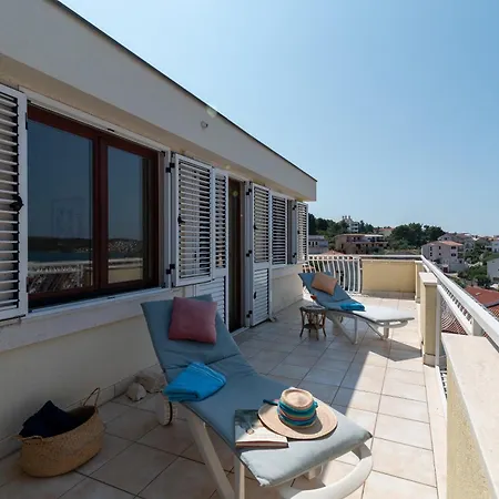 Anja With Garden, Balcony And Sea View, 3 Min Walk To The Apartmán