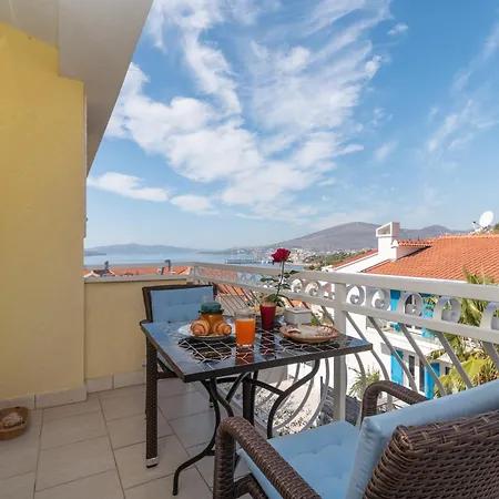 Anja With Garden, Balcony And Sea View, 3 Min Walk To The Apartmán
