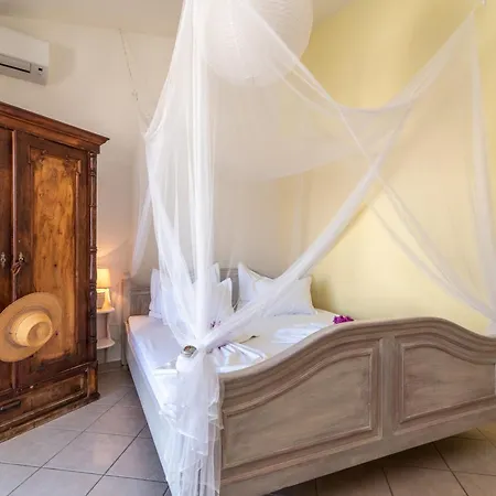 Apartmán Anja With Garden, Balcony And Sea View, 3 Min Walk To The