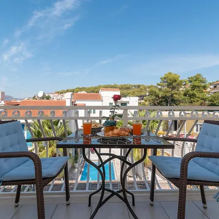 Apartmán Anja With Garden, Balcony And Sea View, 3 Min Walk To The Trogir