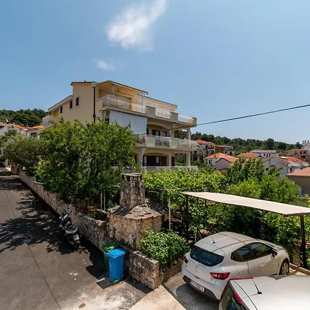 Anja With Garden, Balcony And Sea View, 3 Min Walk To The Trogir