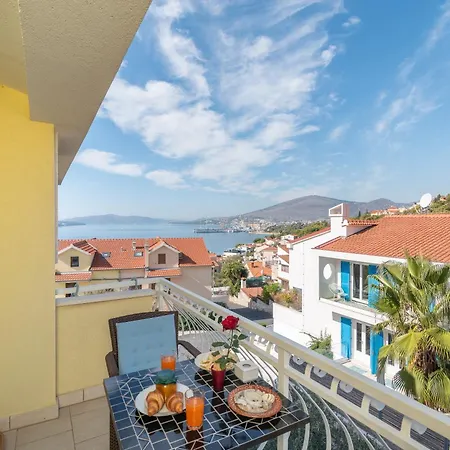 Anja With Garden, Balcony And Sea View, 3 Min Walk To The * Trogir
