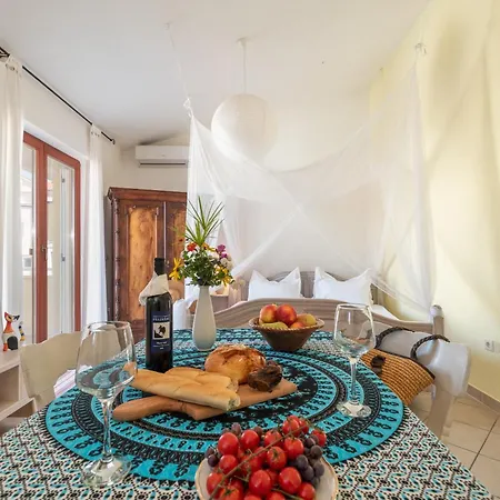 Anja With Garden, Balcony And Sea View, 3 Min Walk To The Trogir