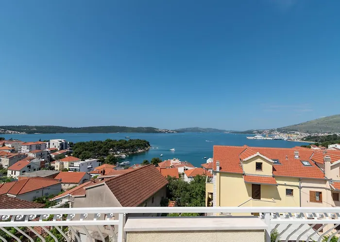 Anja With Garden, Balcony And Sea View, 3 Min Walk To The * Trogir