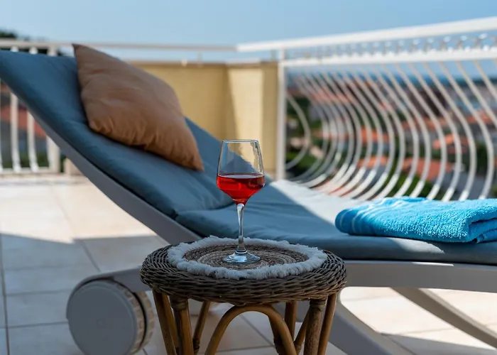 Anja With Garden, Balcony And Sea View, 3 Min Walk To The Apartment Trogir