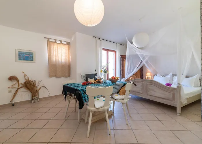 Anja With Garden, Balcony And Sea View, 3 Min Walk To The Apartment Trogir