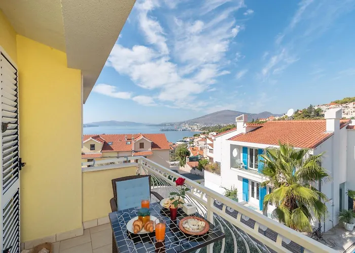 Anja With Garden, Balcony And Sea View, 3 Min Walk To The * Trogir