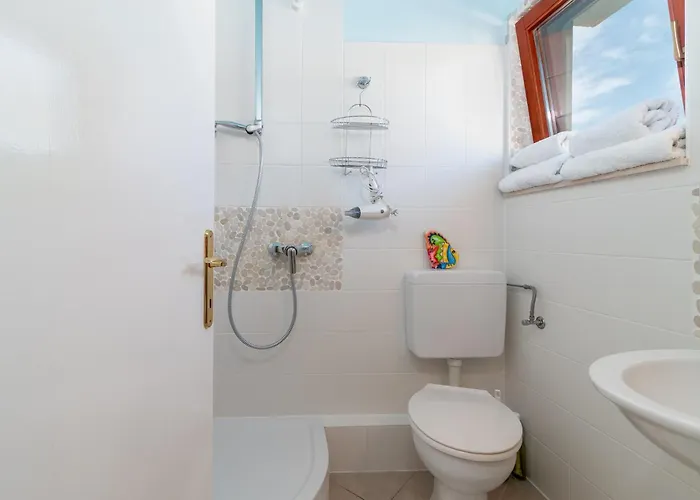 Anja With Garden, Balcony And Sea View, 3 Min Walk To The Apartment Trogir