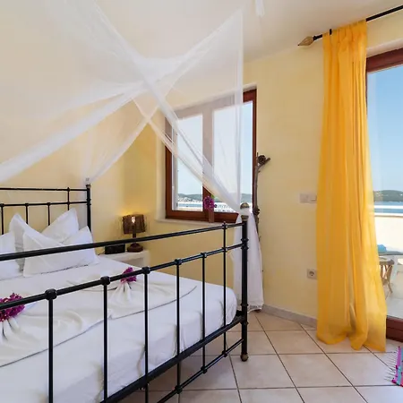 Anja With Garden, Balcony And Sea View, 3 Min Walk To The *