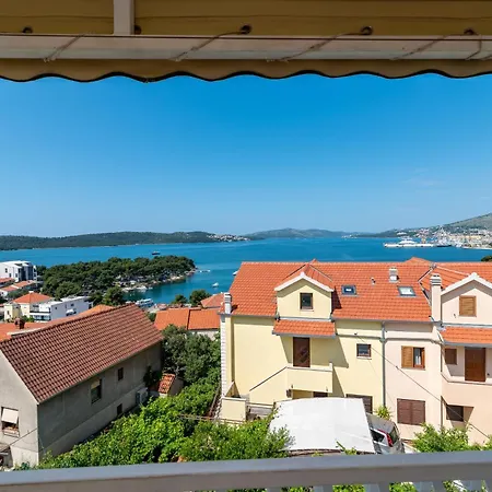 Anja With Garden, Balcony And Sea View, 3 Min Walk To The * 特罗吉尔
