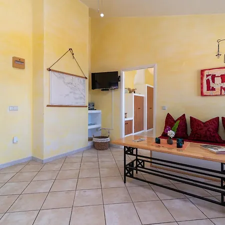 Anja With Garden, Balcony And Sea View, 3 Min Walk To The