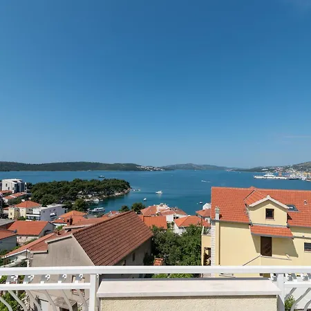 Anja With Garden, Balcony And Sea View, 3 Min Walk To The * تروغير