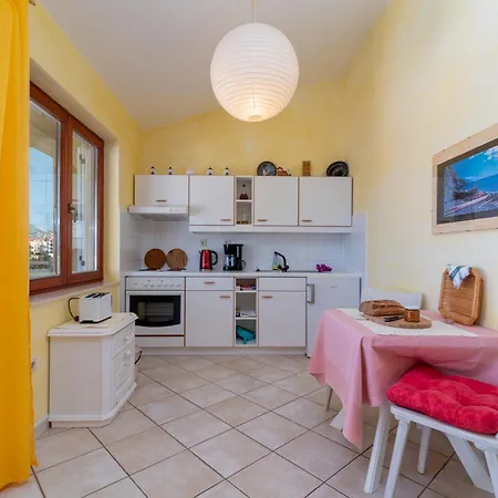 Anja With Garden, Balcony And Sea View, 3 Min Walk To The