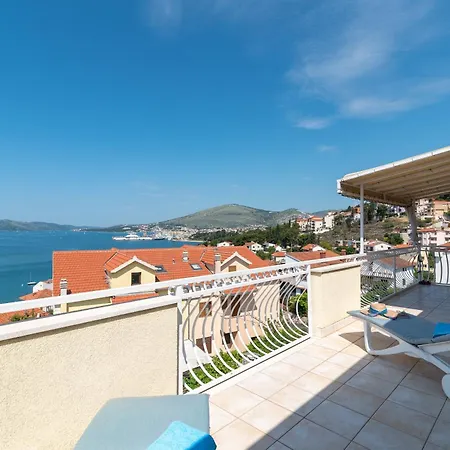 Anja With Garden, Balcony And Sea View, 3 Min Walk To The *
