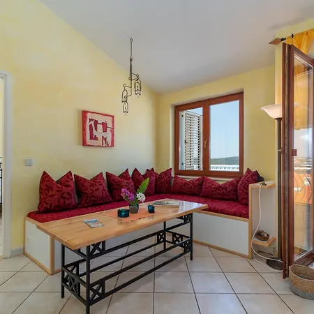 Anja With Garden, Balcony And Sea View, 3 Min Walk To The Apartment *