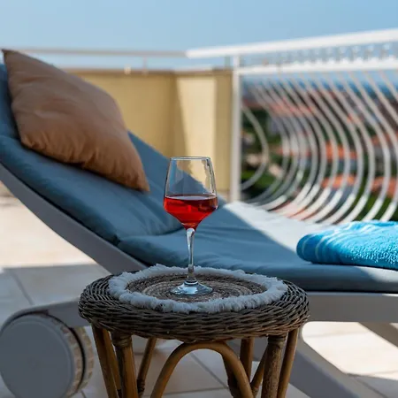 Anja With Garden, Balcony And Sea View, 3 Min Walk To The Apartment Trogir