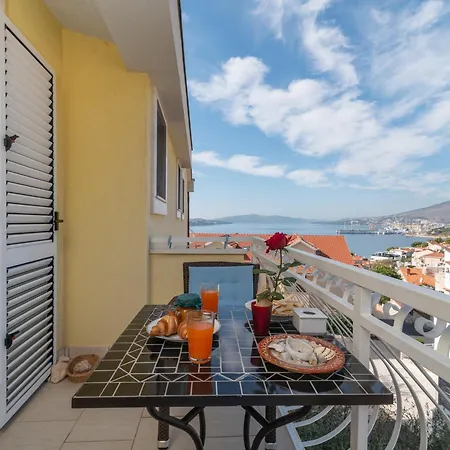 شقة Anja With Garden, Balcony And Sea View, 3 Min Walk To The *