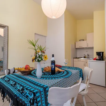 Anja With Garden, Balcony And Sea View, 3 Min Walk To The تروغير