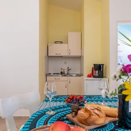 Anja With Garden, Balcony And Sea View, 3 Min Walk To The * Trogir