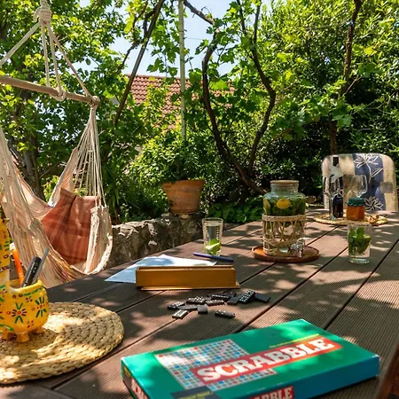 Anja With Garden, Balcony And Sea View, 3 Min Walk To The شقة *