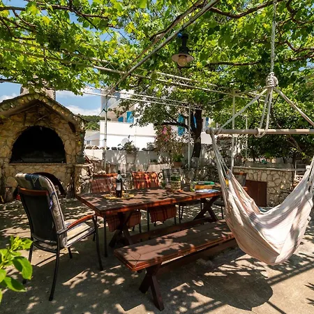 Anja With Garden, Balcony And Sea View, 3 Min Walk To The Trogir