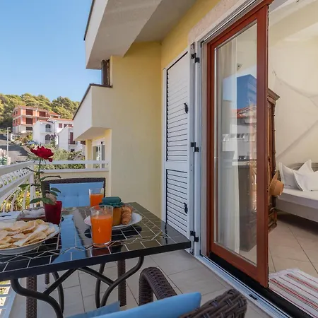Anja With Garden, Balcony And Sea View, 3 Min Walk To The * Trogir