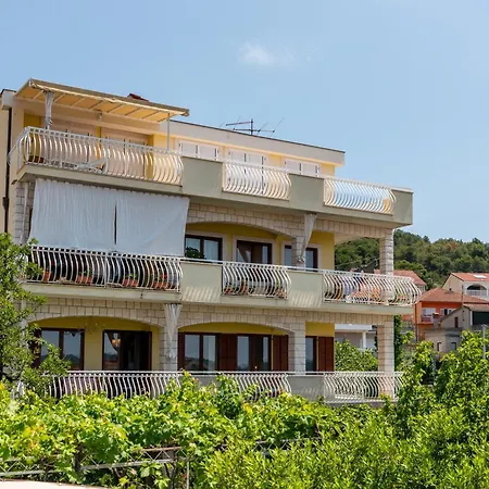 Anja With Garden, Balcony And Sea View, 3 Min Walk To The Trogir