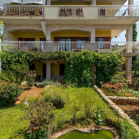Anja With Garden, Balcony And Sea View, 3 Min Walk To The Apartment Trogir