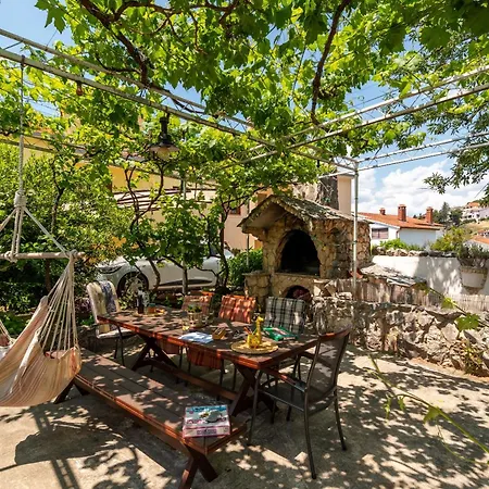 Apartment Anja With Garden, Balcony And Sea View, 3 Min Walk To The