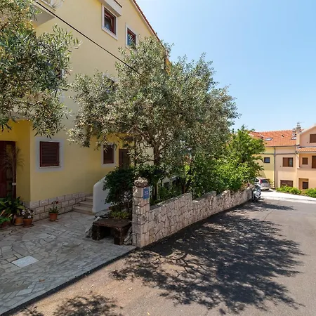 Anja With Garden, Balcony And Sea View, 3 Min Walk To The *