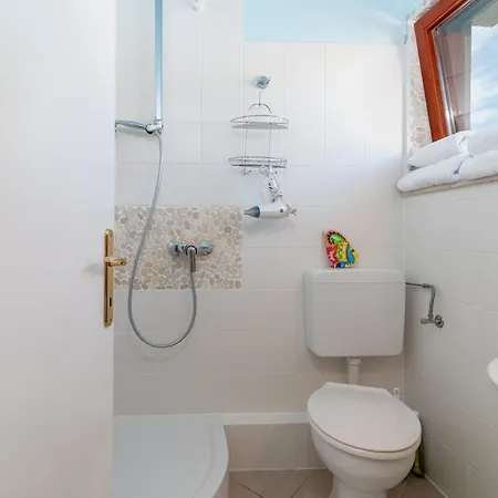 Anja With Garden, Balcony And Sea View, 3 Min Walk To The Apartment Trogir