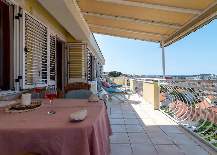 Anja With Garden, Balcony And Sea View, 3 Min Walk To The