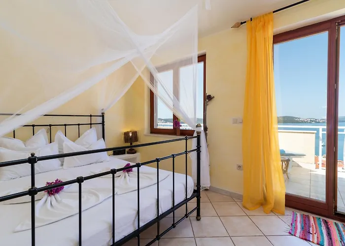 Anja With Garden, Balcony And Sea View, 3 Min Walk To The *