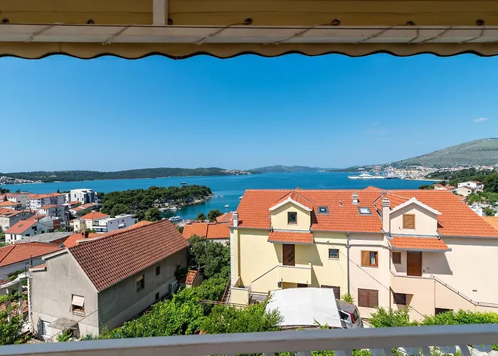 Anja With Garden, Balcony And Sea View, 3 Min Walk To The * Trogir
