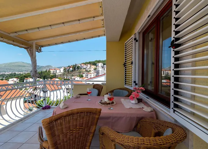 Anja With Garden, Balcony And Sea View, 3 Min Walk To The *