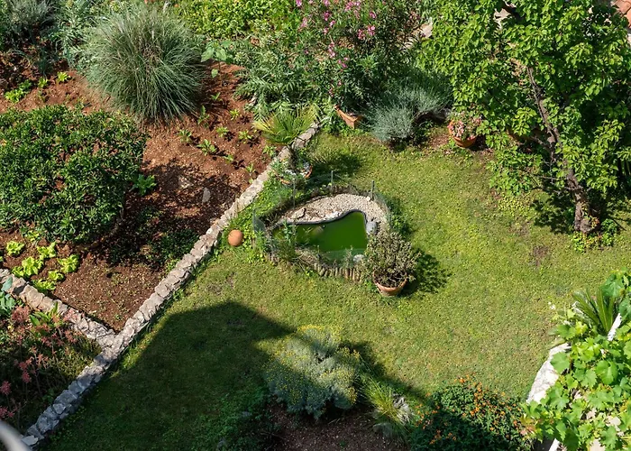 Anja With Garden, Balcony And Sea View, 3 Min Walk To The 特罗吉尔