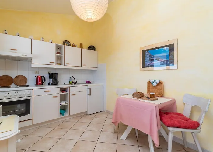 公寓 Anja With Garden, Balcony And Sea View, 3 Min Walk To The