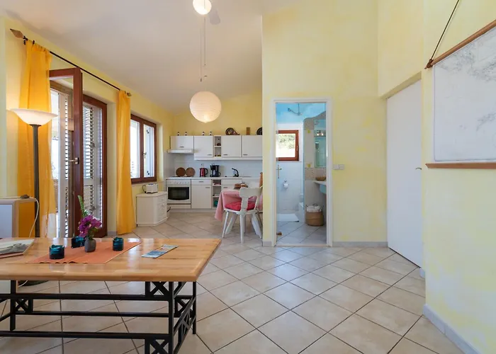Anja With Garden, Balcony And Sea View, 3 Min Walk To The * 特罗吉尔