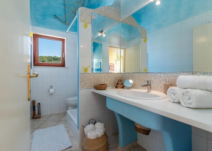 Anja With Garden, Balcony And Sea View, 3 Min Walk To The