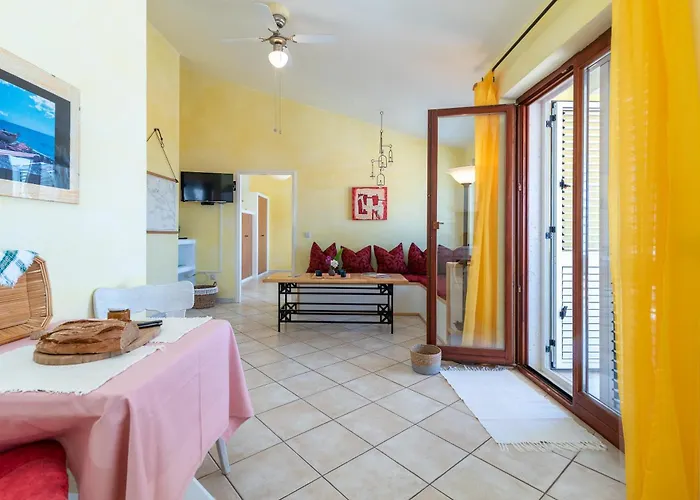 Anja With Garden, Balcony And Sea View, 3 Min Walk To The * 特罗吉尔