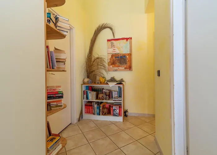 Anja With Garden, Balcony And Sea View, 3 Min Walk To The 特罗吉尔