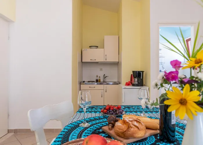 Anja With Garden, Balcony And Sea View, 3 Min Walk To The * Trogir