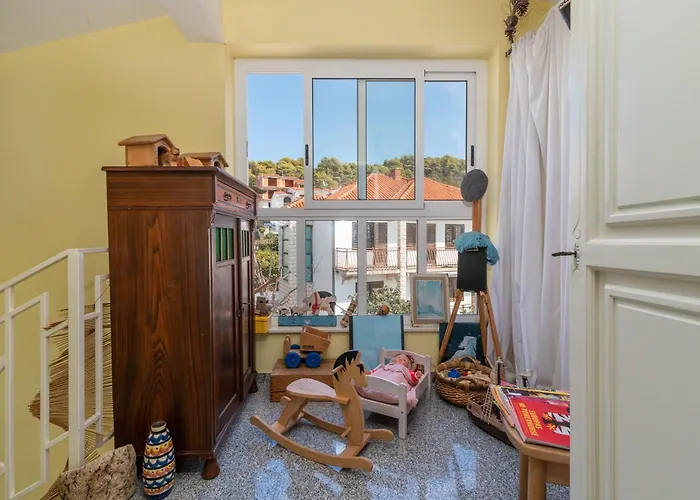 公寓 Anja With Garden, Balcony And Sea View, 3 Min Walk To The 特罗吉尔