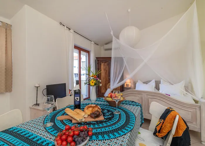 Anja With Garden, Balcony And Sea View, 3 Min Walk To The