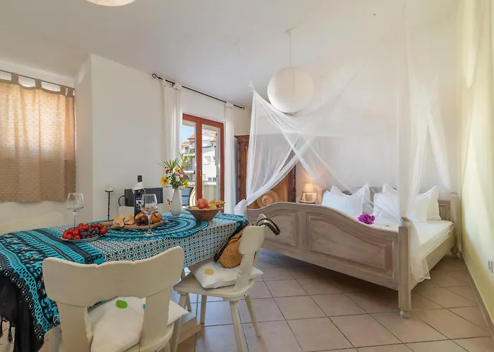 Anja With Garden, Balcony And Sea View, 3 Min Walk To The 公寓