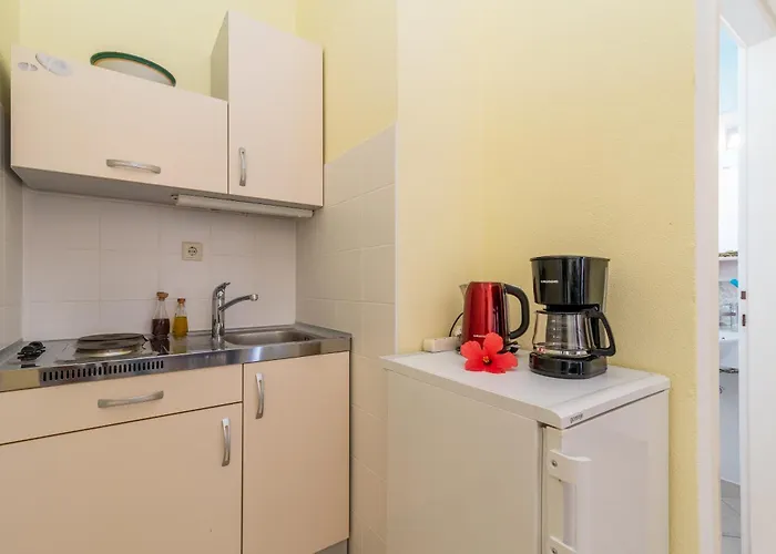 Anja With Garden, Balcony And Sea View, 3 Min Walk To The Trogir