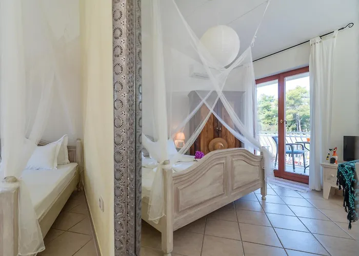 Anja With Garden, Balcony And Sea View, 3 Min Walk To The Appartement Trogir