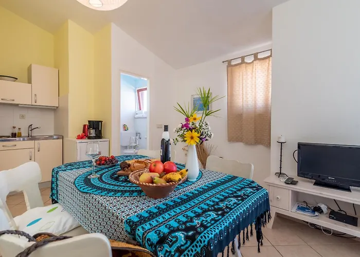 公寓 Anja With Garden, Balcony And Sea View, 3 Min Walk To The *